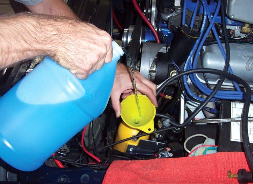 Process of Cleaning Car Windshield with Vinegar Do It Yourself